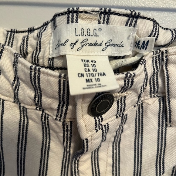 H&M L.O.G.G. Ticking Stripe Cream Black Cuffed Mid Rise Twill Shorts - Picture 3 of 10